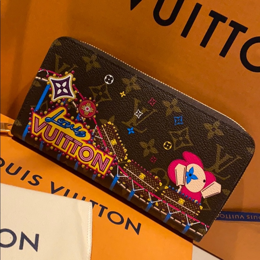 🔥 LV limited edition 2020 Vivienne zippy wallet🔥